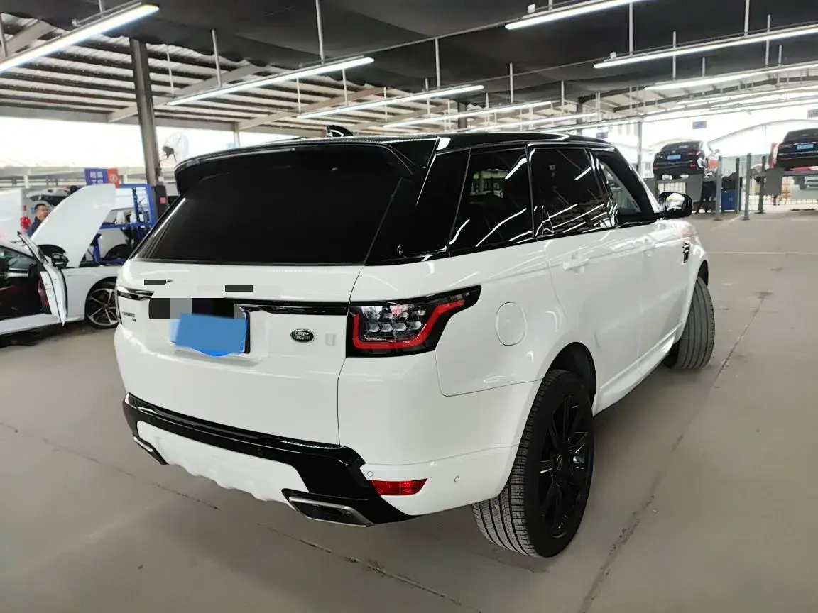 2022 LAND ROVER thumbnail 4