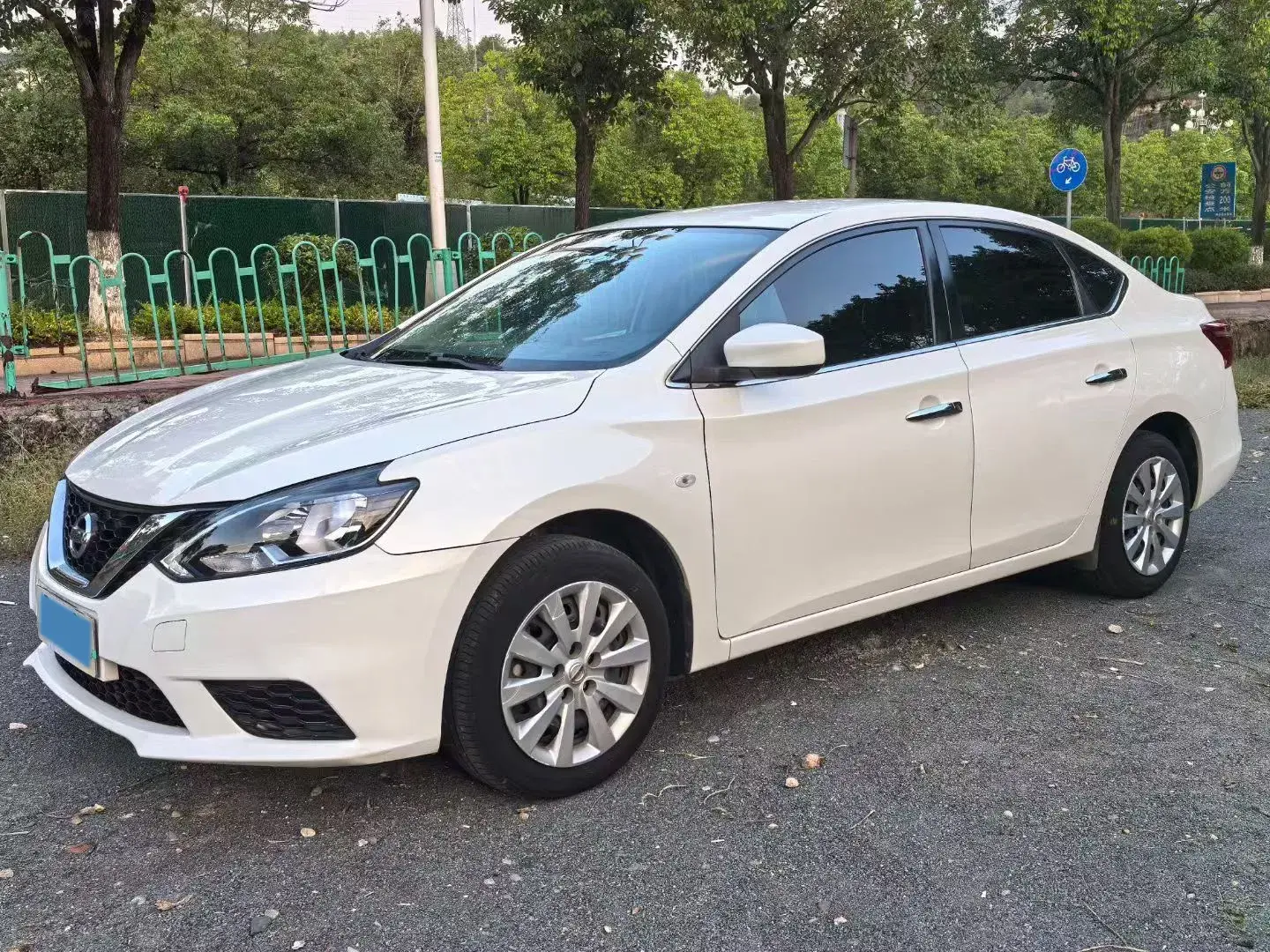 2022 NISSAN SYLPHY view 1