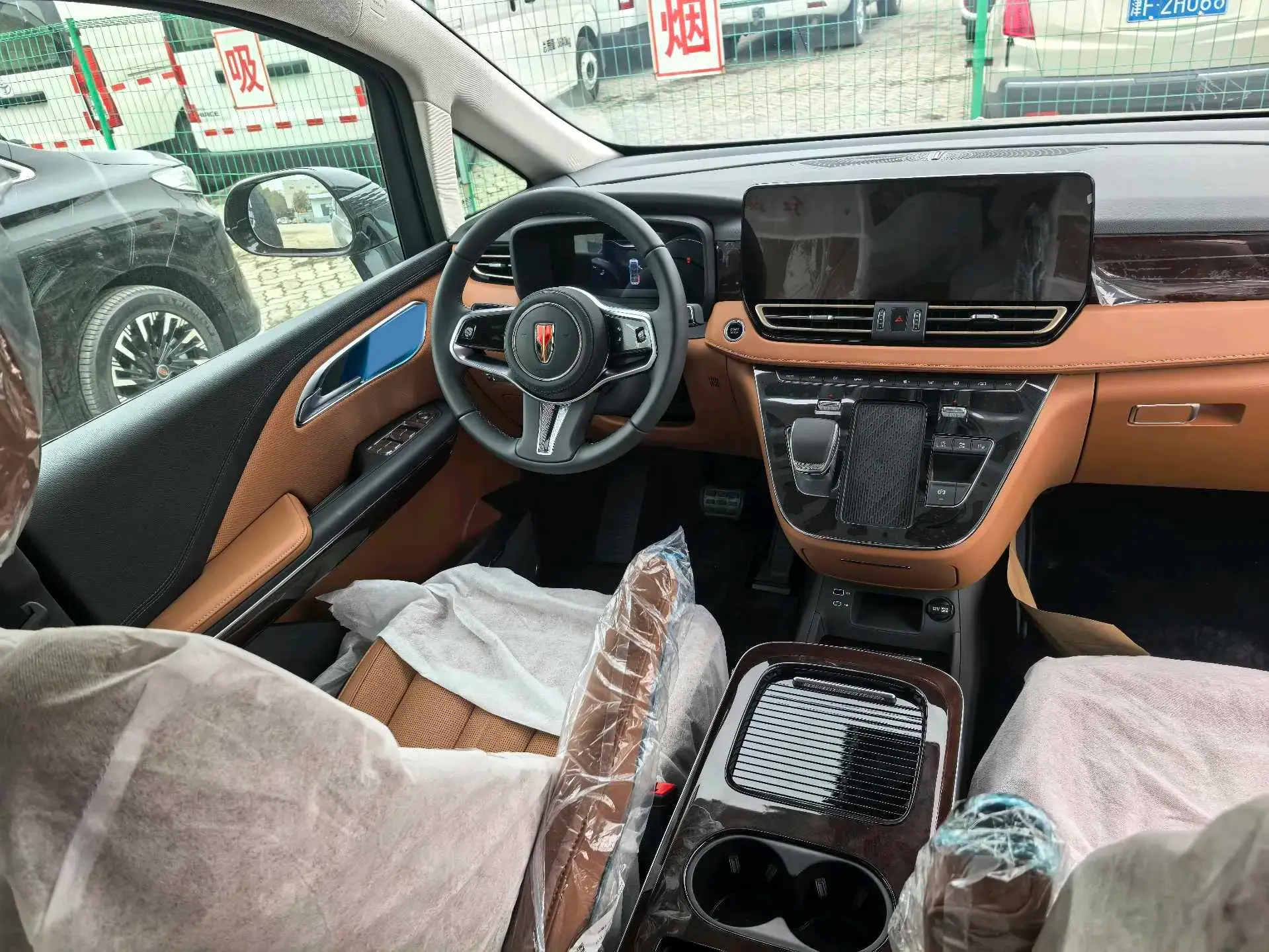 2024 HONGQI HQ9 thumbnail 4