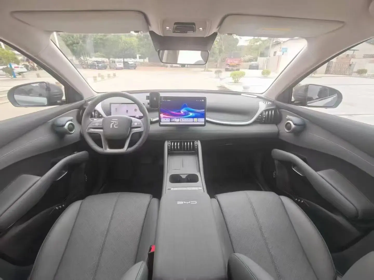 2025 BYD YUAN thumbnail 4