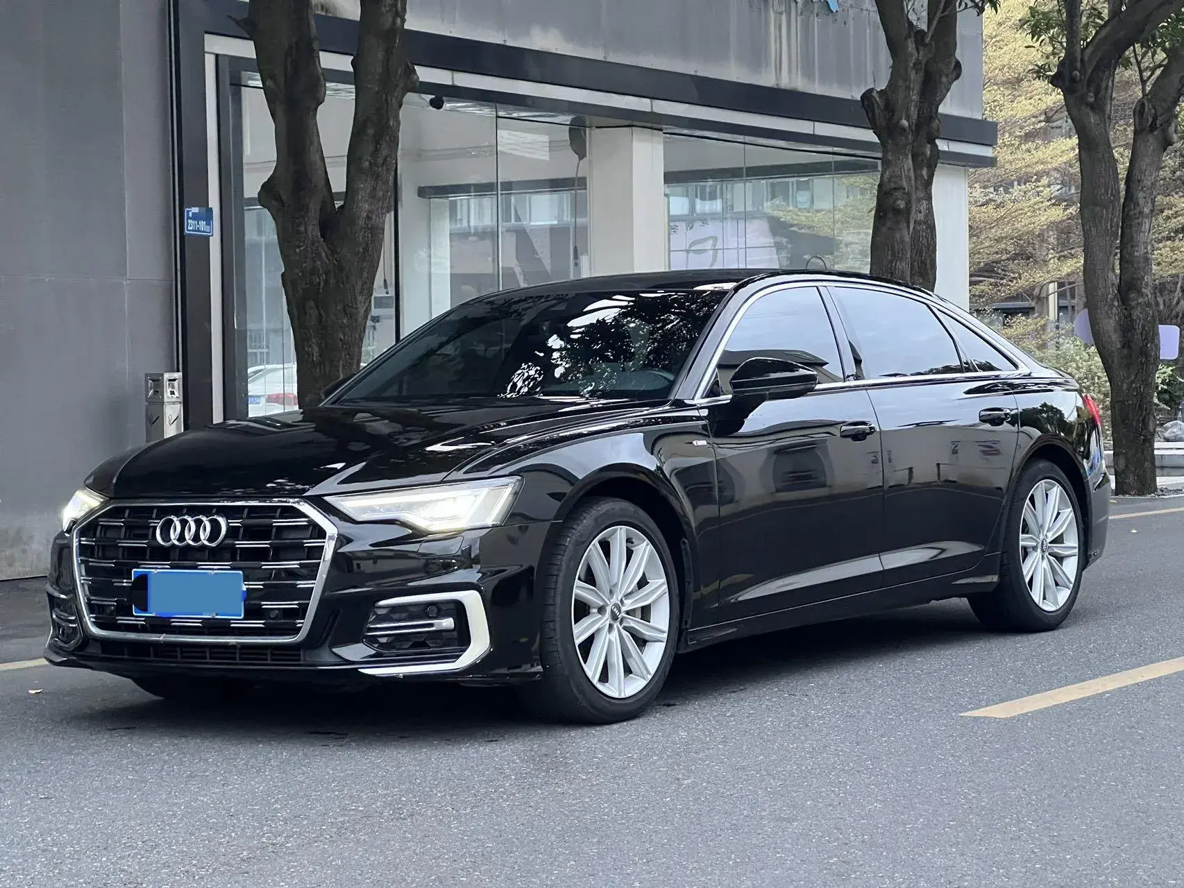 2021 AUDI A6L view 1