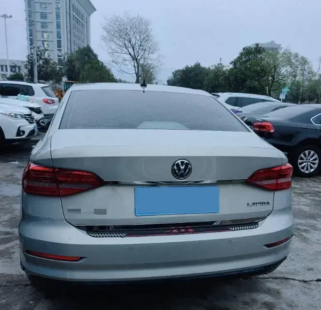 2018 VOLKSWAGEN LAVIDA thumbnail 3