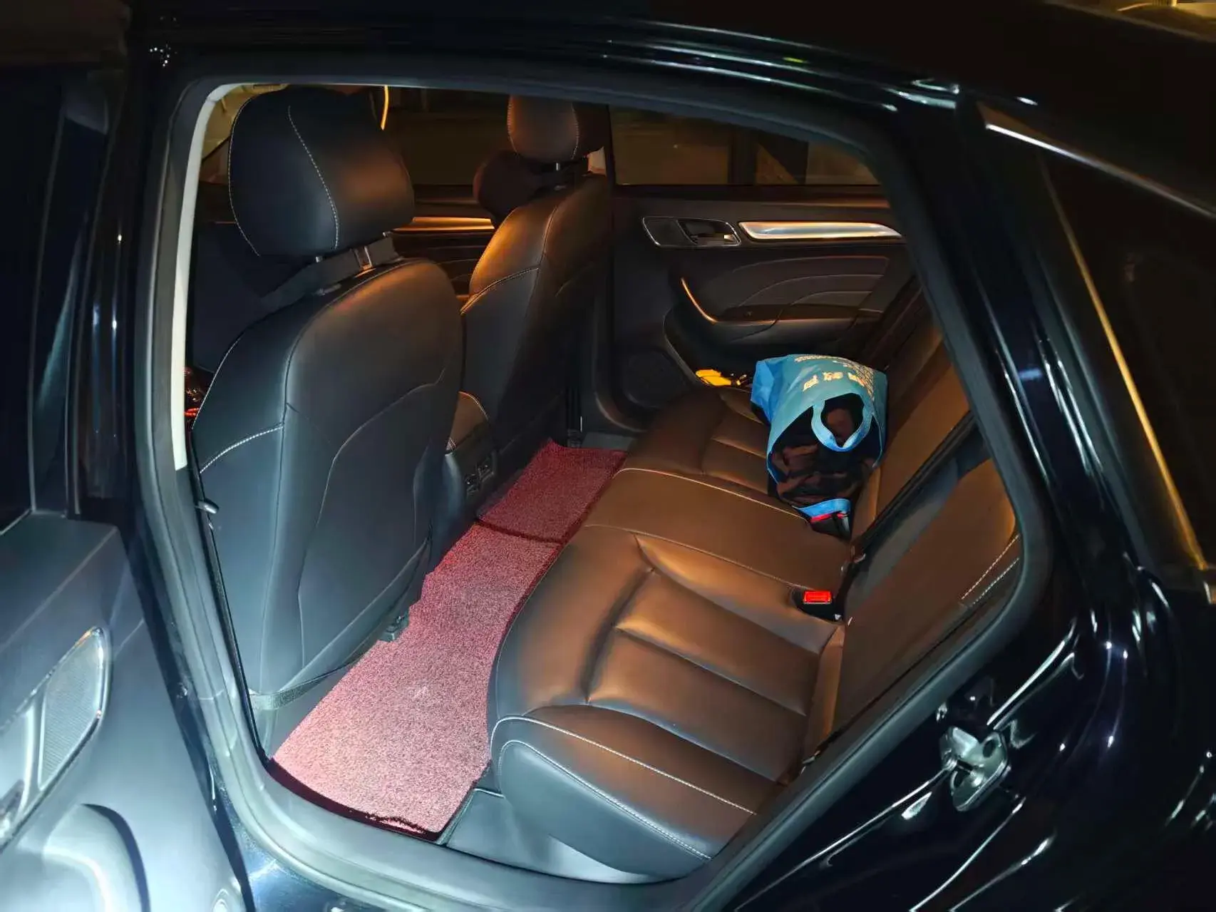 2020 ROEWE I6 thumbnail 4