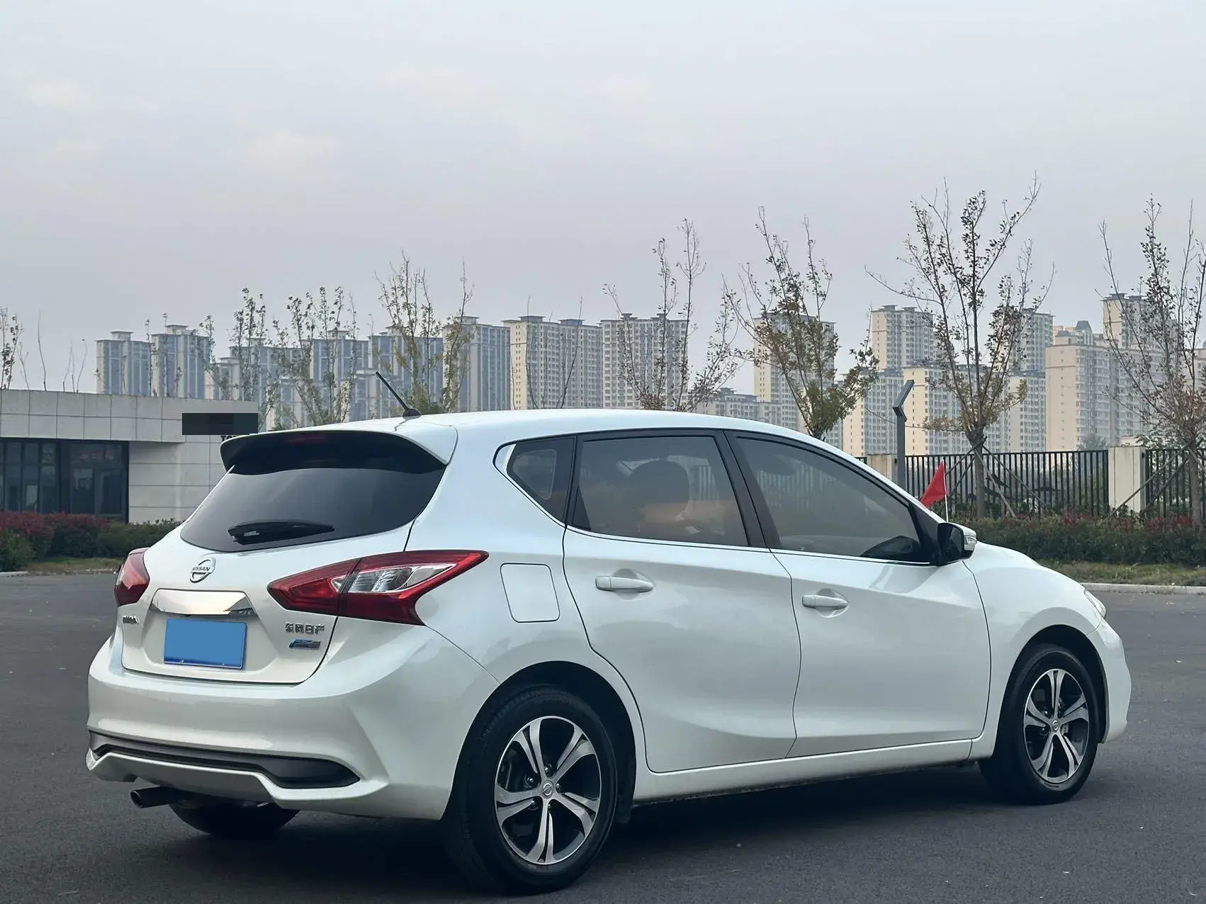 2020 NISSAN TIIDA thumbnail 4