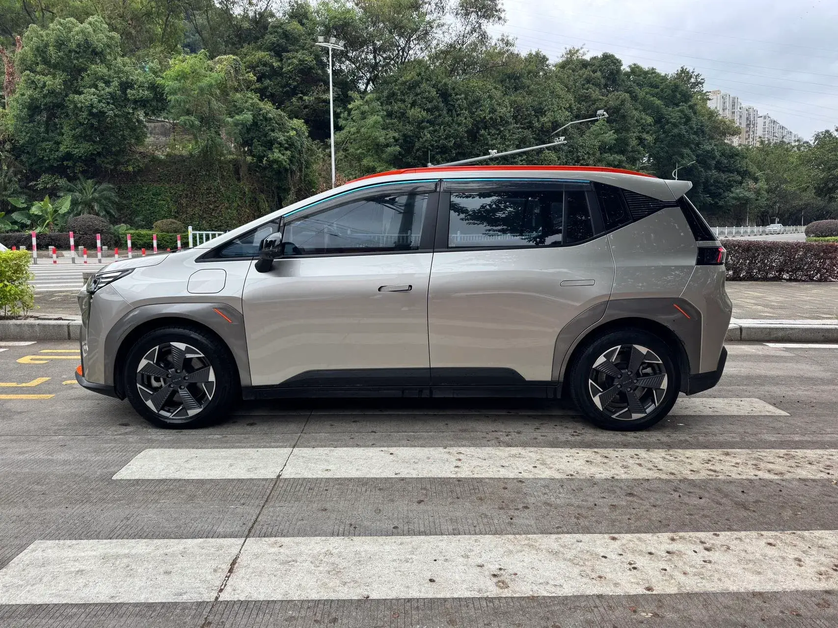 2021 AION Y thumbnail 3