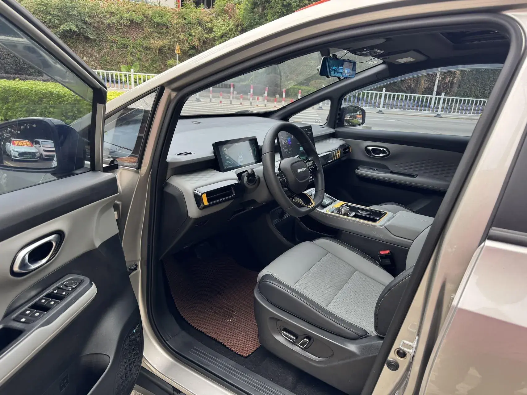 2021 AION Y thumbnail 4