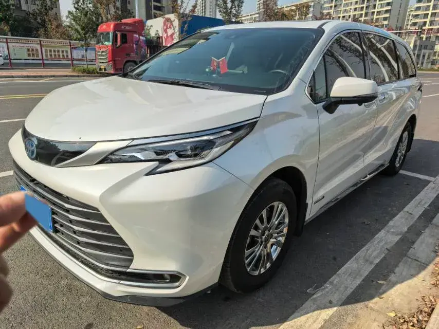 2021 Toyota Sienna 2.5L 192HP L4 E-CVT Hybrid