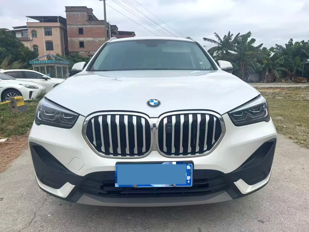 2022 BMW X1 thumbnail 2