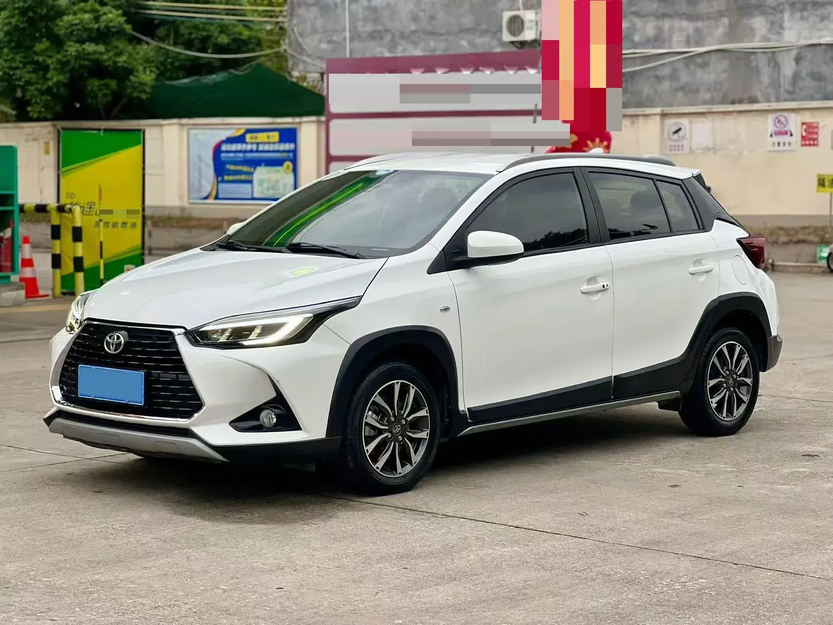 2022 TOYOTA YARIS view 1