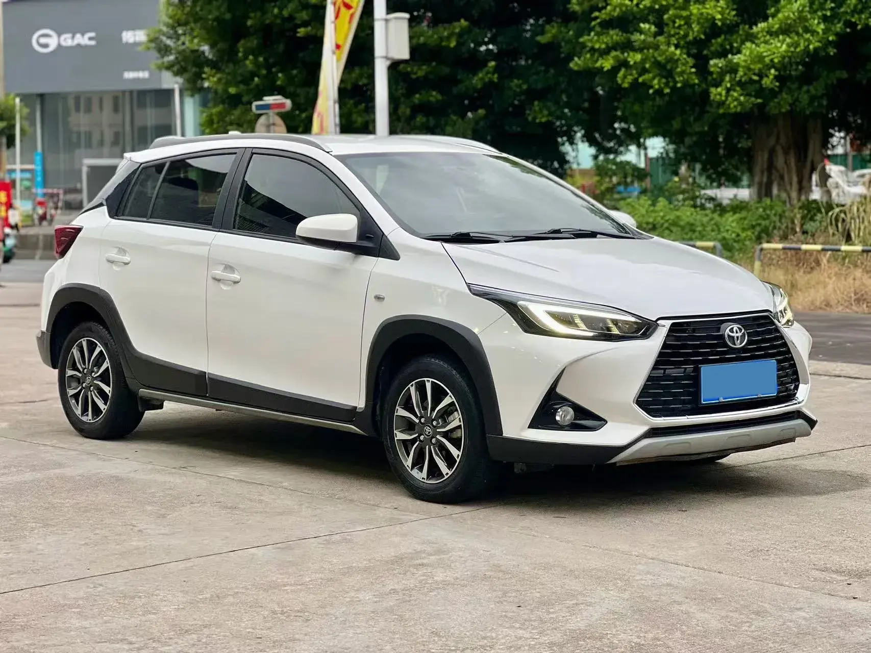 2022 TOYOTA YARIS thumbnail 3