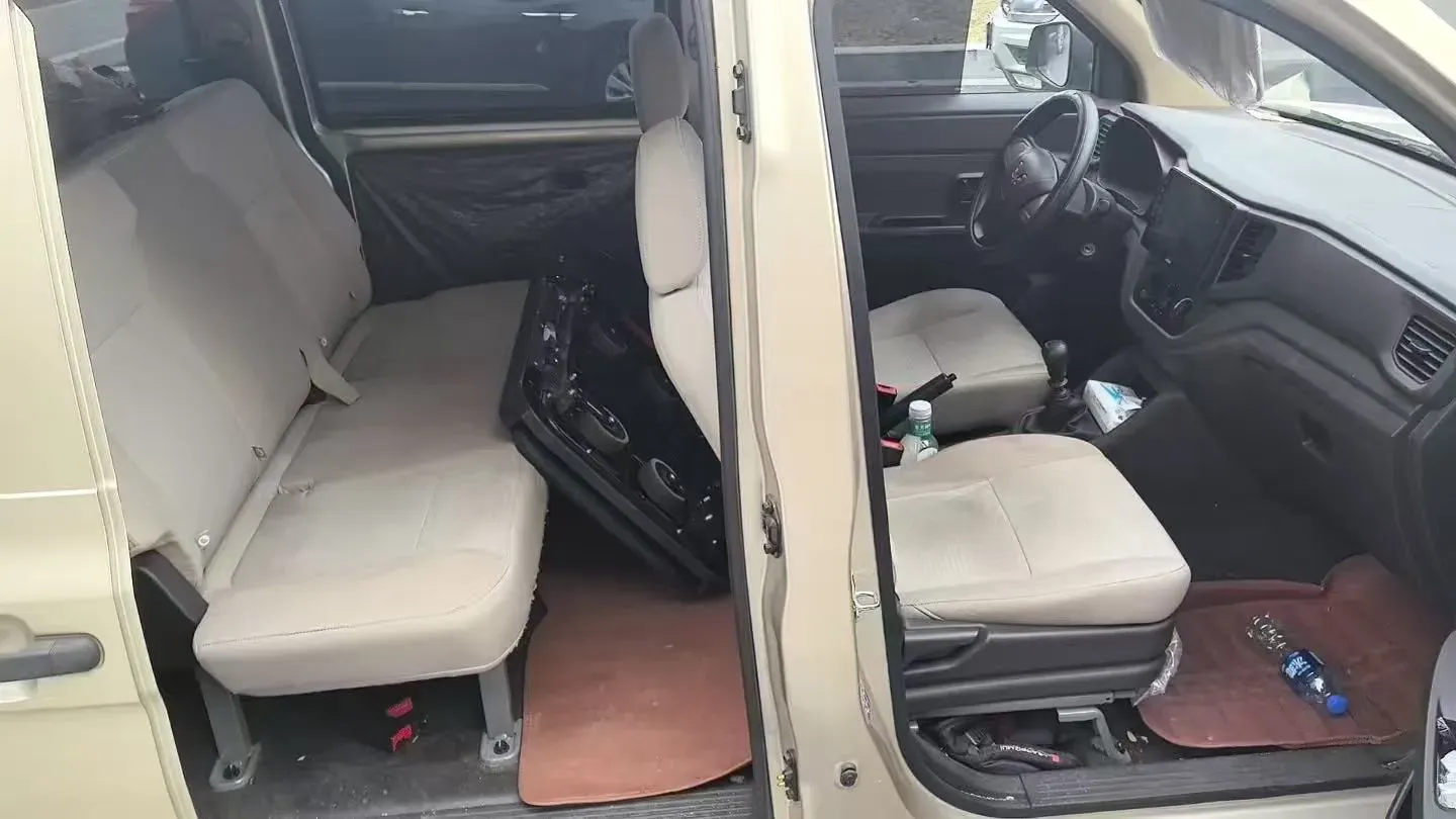 2022 WuLing HongGuang V 1.5L 99HP L4 6MT,autocango,china used car exporter,china ev exporter,chinese used car exporter,chinese used ev exporter