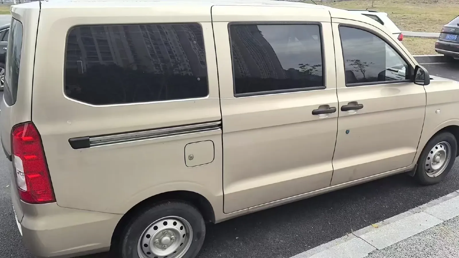 2022 WuLing HongGuang V 1.5L 99HP L4 6MT,autocango,china used car exporter,china ev exporter,chinese used car exporter,chinese used ev exporter