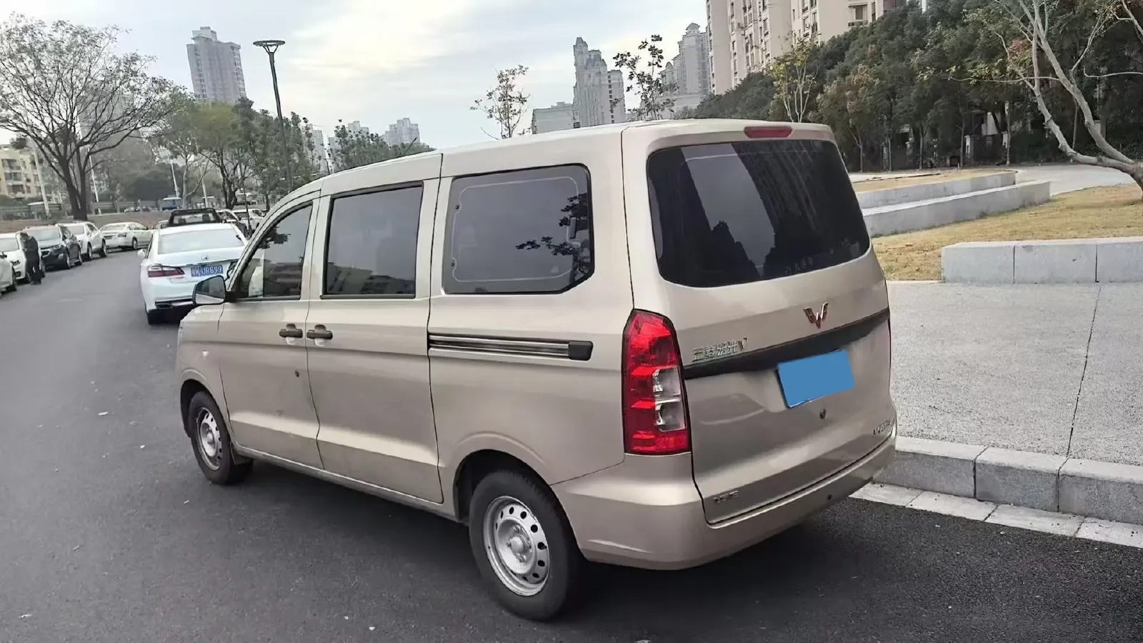 2022 WuLing HongGuang V 1.5L 99HP L4 6MT,autocango,china used car exporter,china ev exporter,chinese used car exporter,chinese used ev exporter
