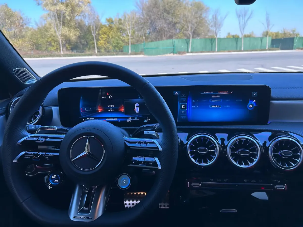 2025 Mercedes-Benz A AMG 2.0T 306HP L4 8DCT,autocango,china used car exporter,china ev exporter,chinese used car exporter,chinese used ev exporter