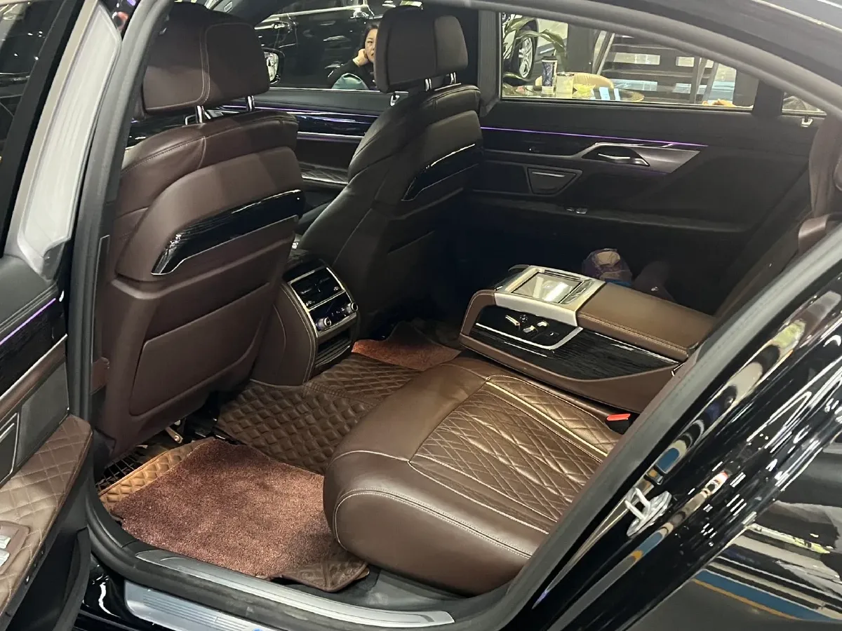 2021 BMW 7 Series 3.0T 340HP L6 8AT,autocango,china used car exporter,china ev exporter,chinese used car exporter,chinese used ev exporter