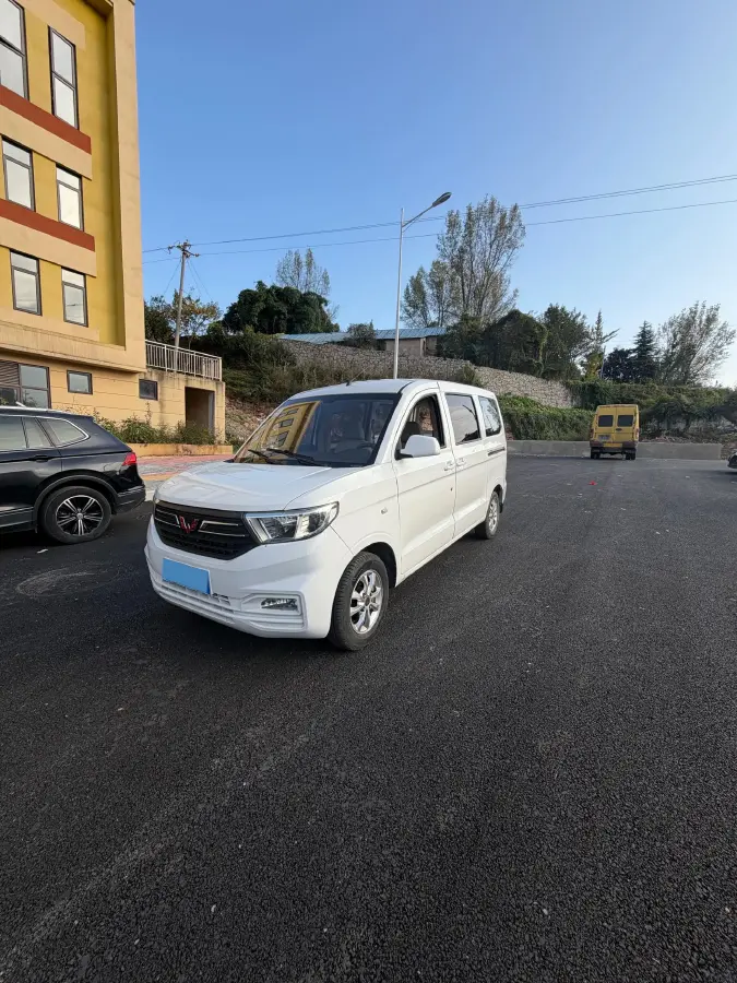 2022 WuLing HongGuang V 1.5L 99HP L4 6MT