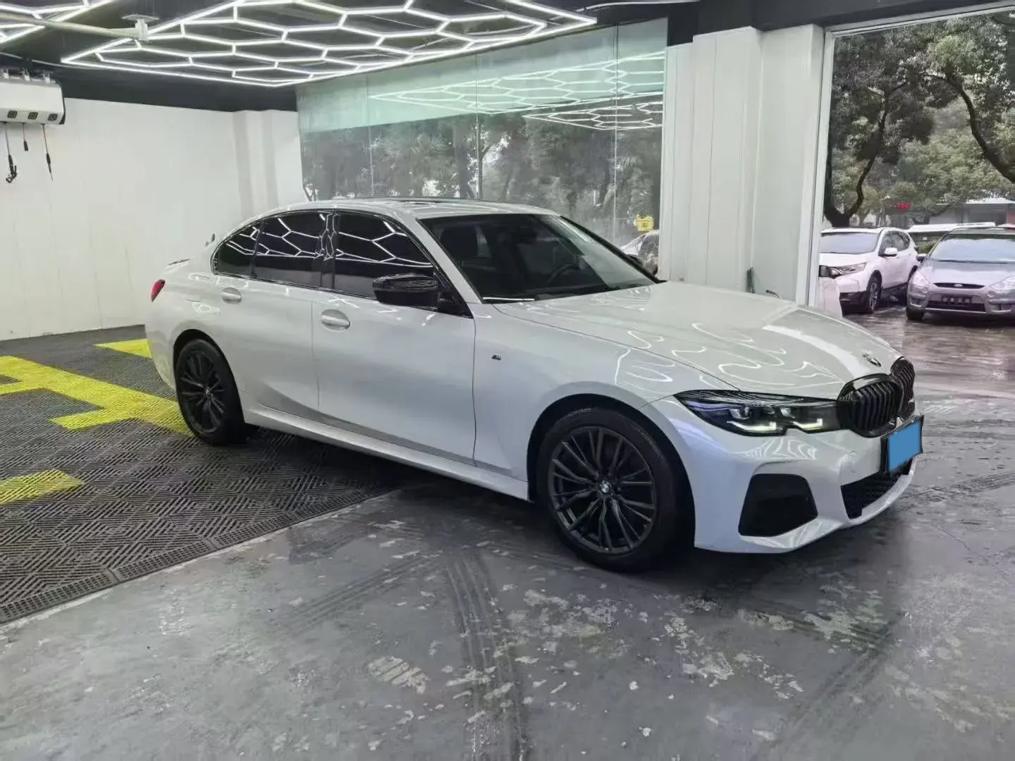 2022 BMW 3 thumbnail 3