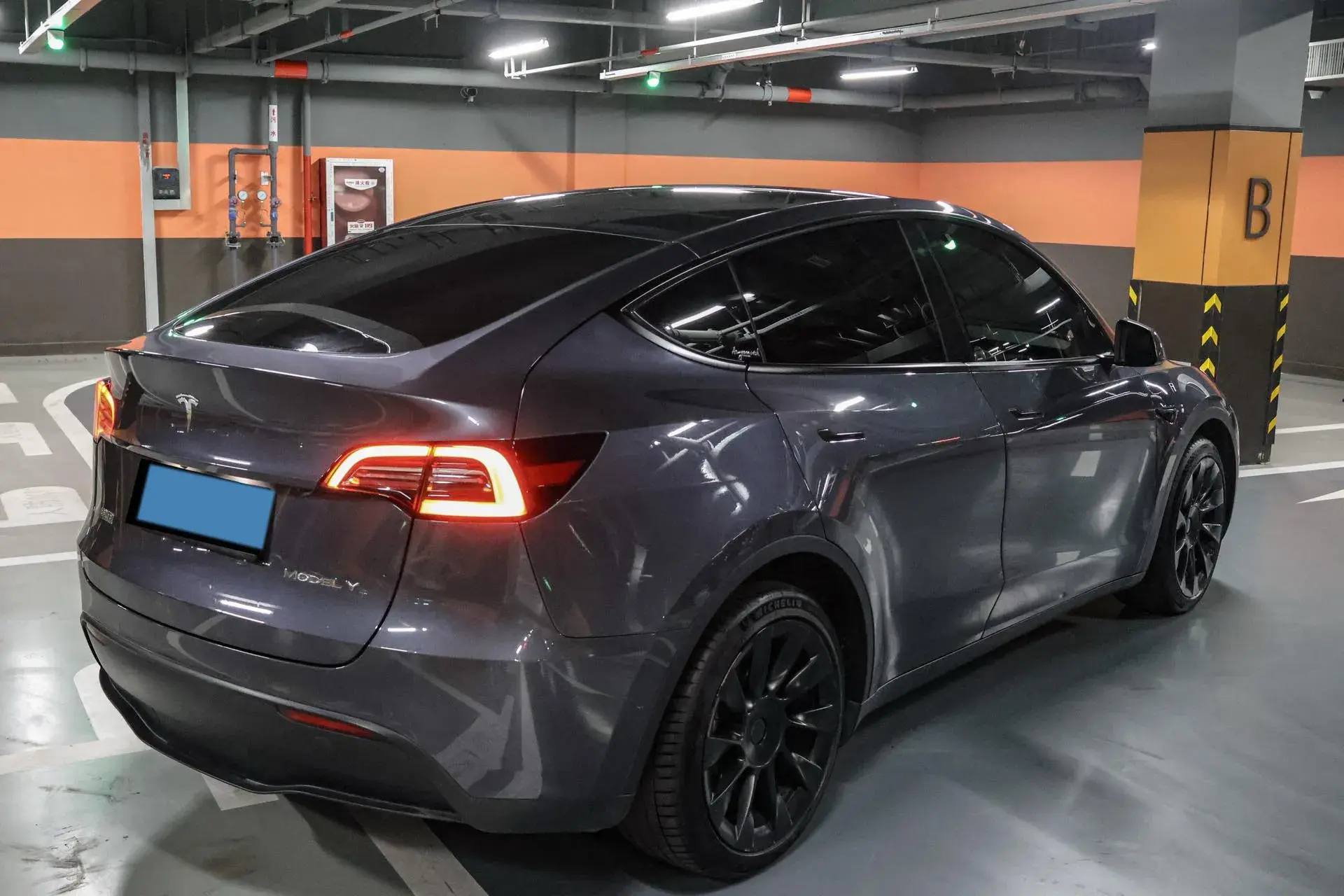 2021 TESLA MODEL thumbnail 4