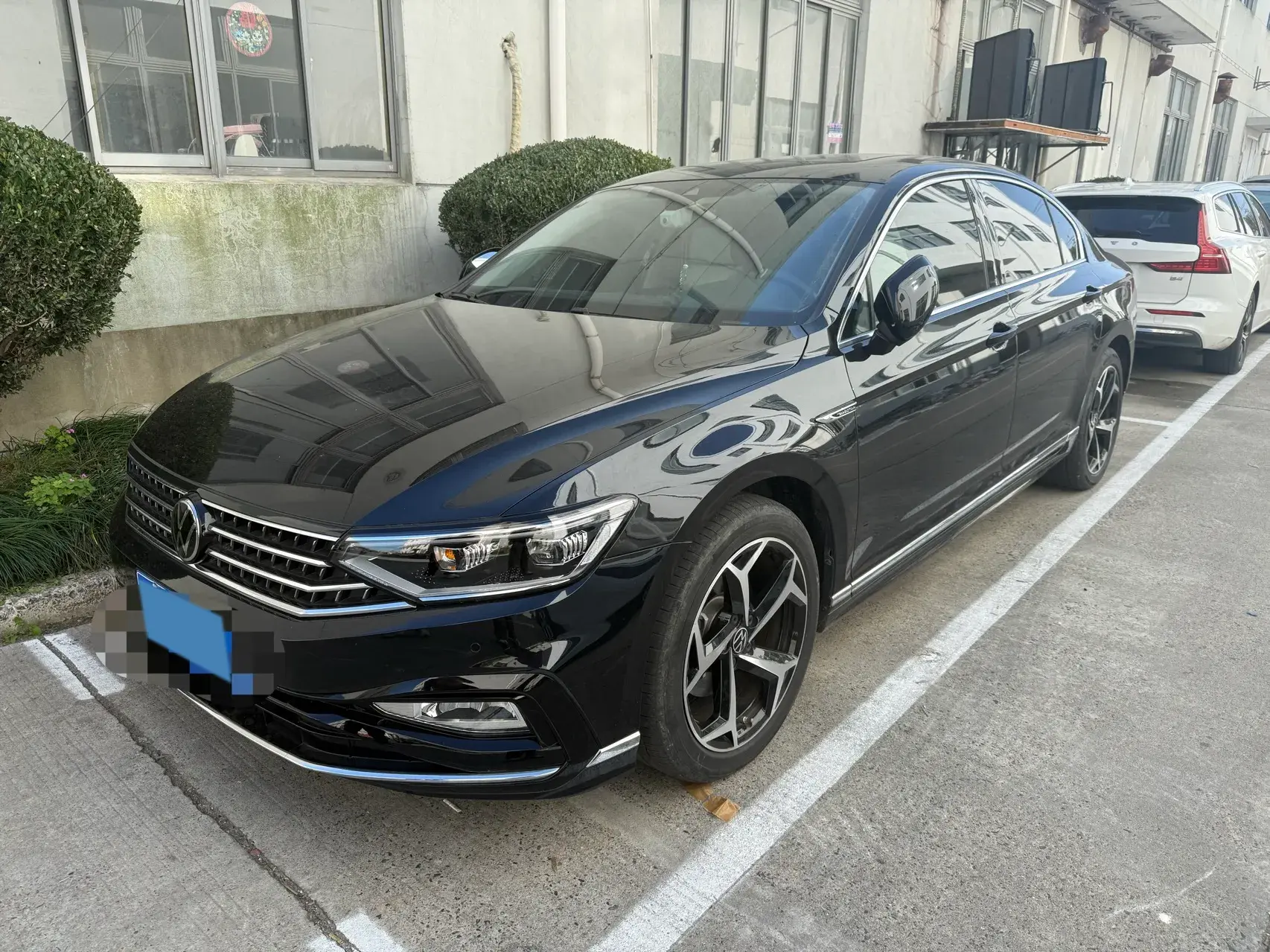 2024 VOLKSWAGEN MAGOTAN view 1