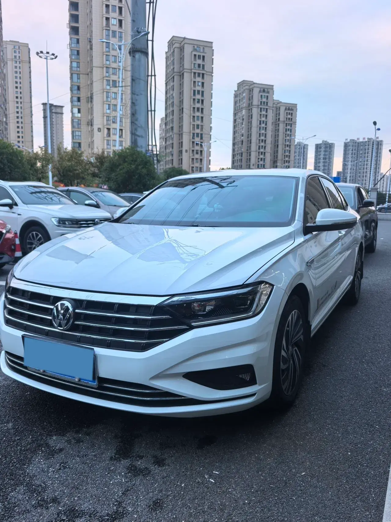 2022 VOLKSWAGEN SAGITAR view 1