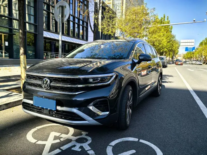 2024 VOLKSWAGEN TALAGON view 1