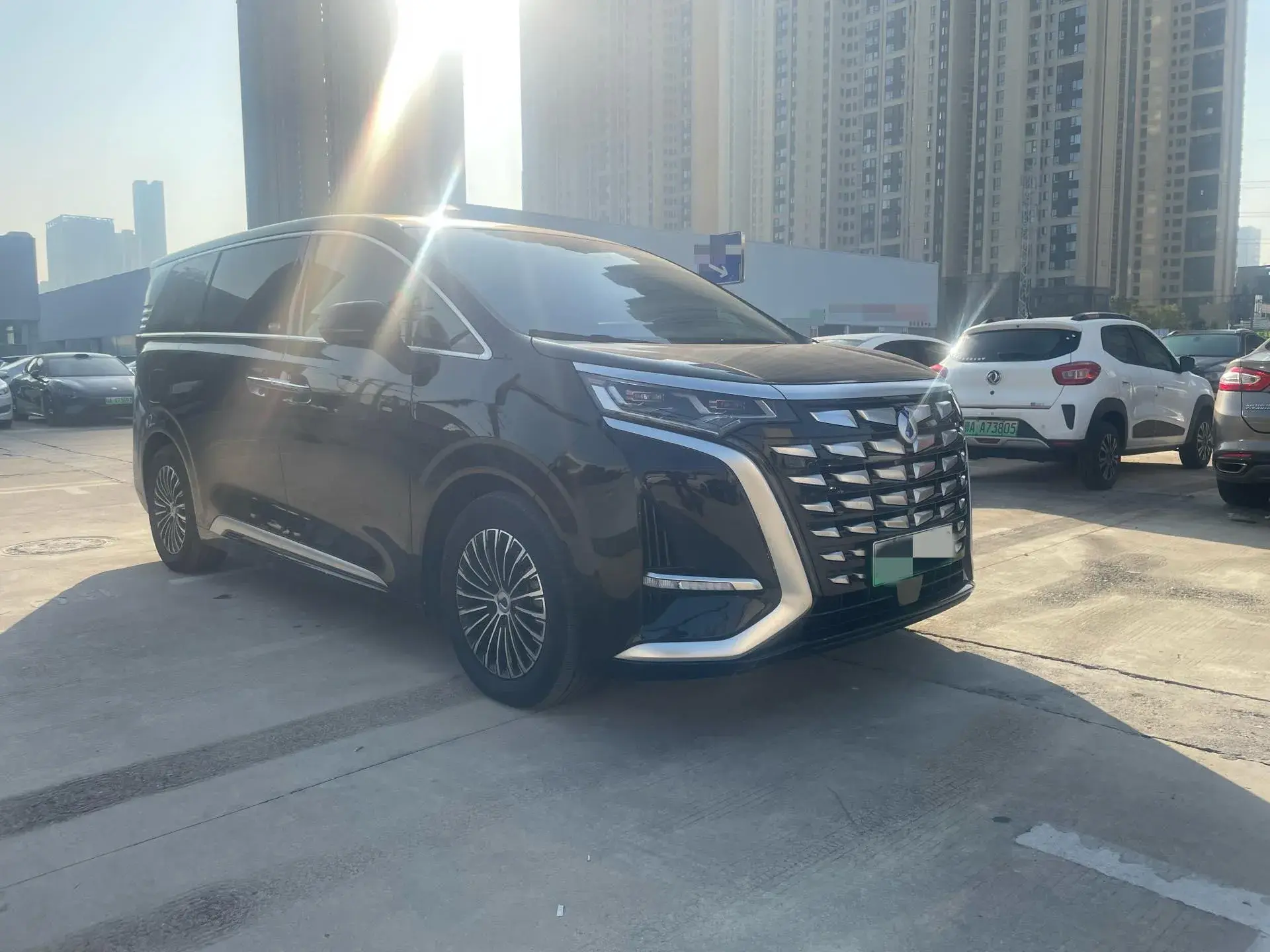 2022 DENZA D9 thumbnail 3