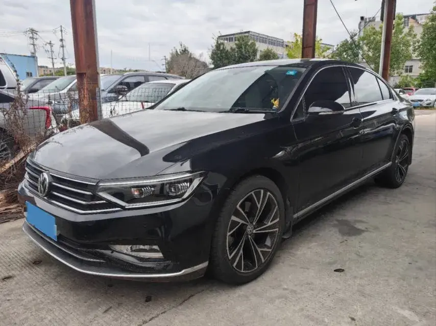 2020 VOLKSWAGEN MAGOTAN view 1