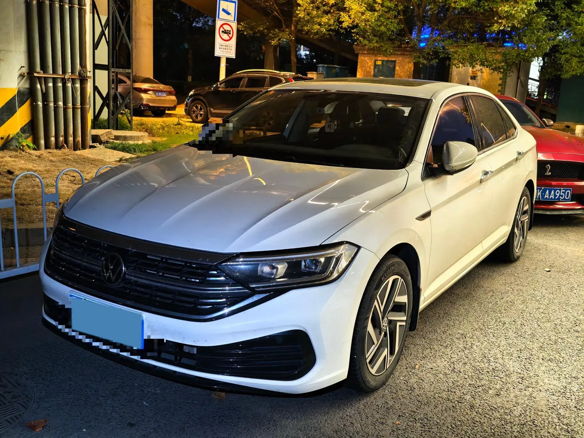 2023 VOLKSWAGEN SAGITAR view 1