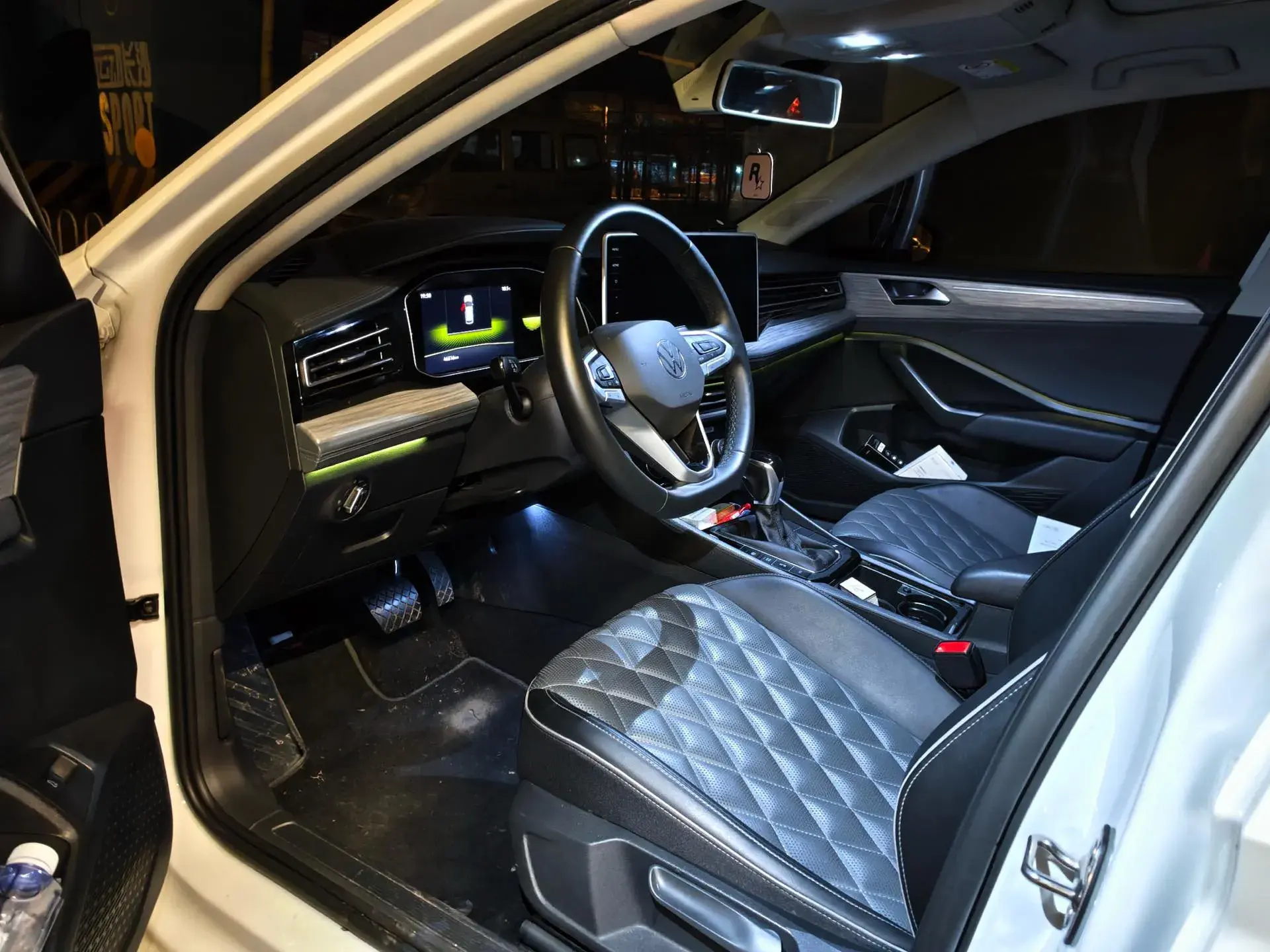 2023 VOLKSWAGEN SAGITAR thumbnail 3