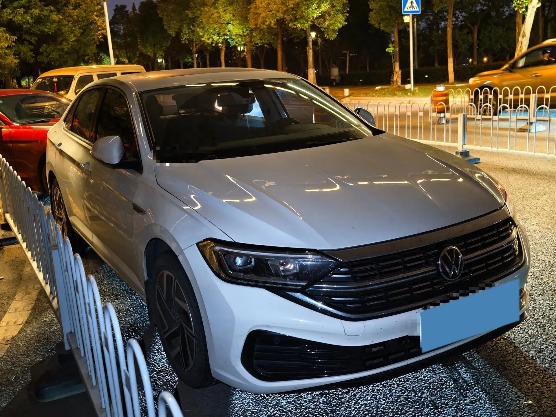 2023 VOLKSWAGEN SAGITAR thumbnail 2