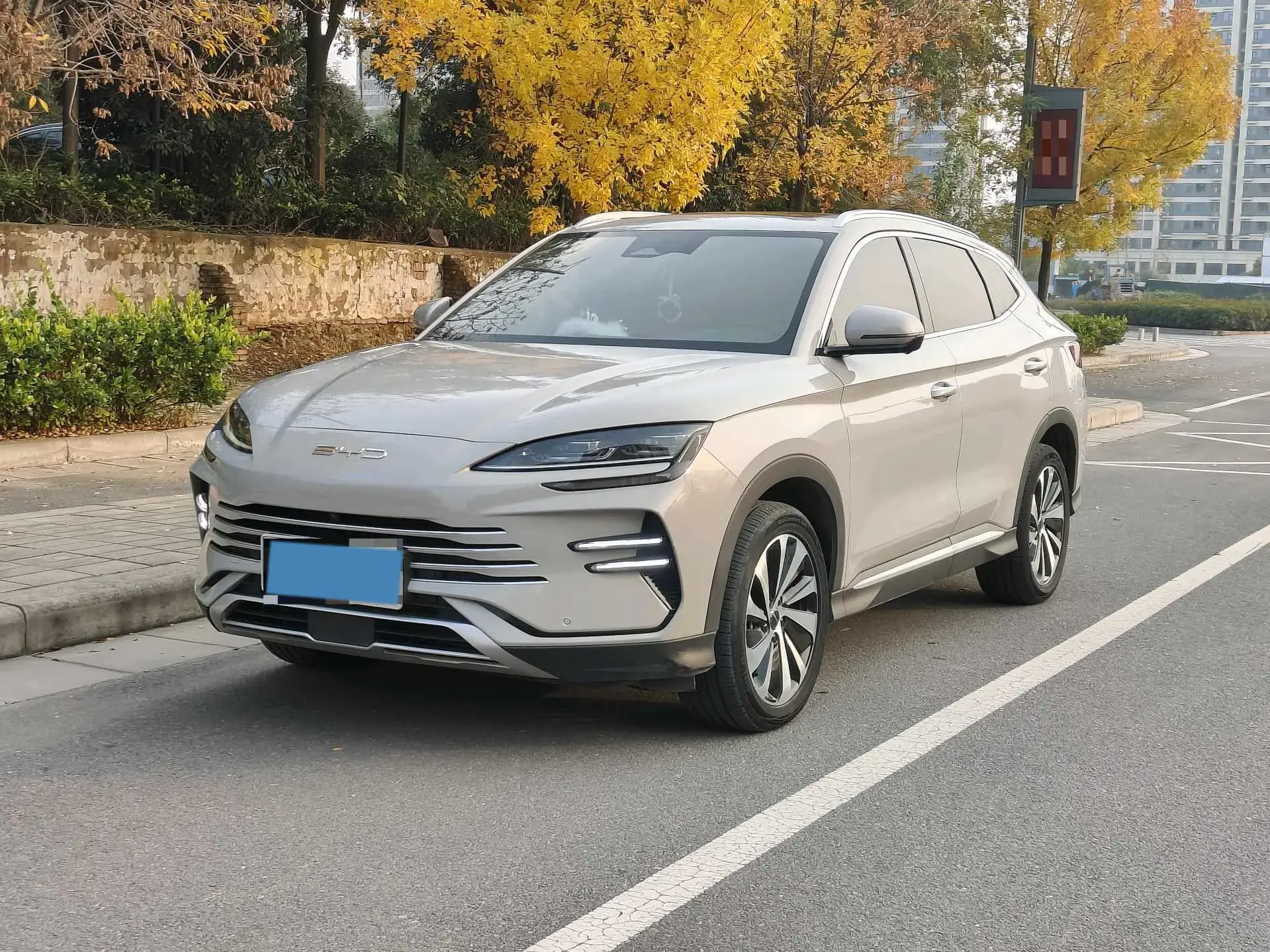 2023 BYD SONG view 1