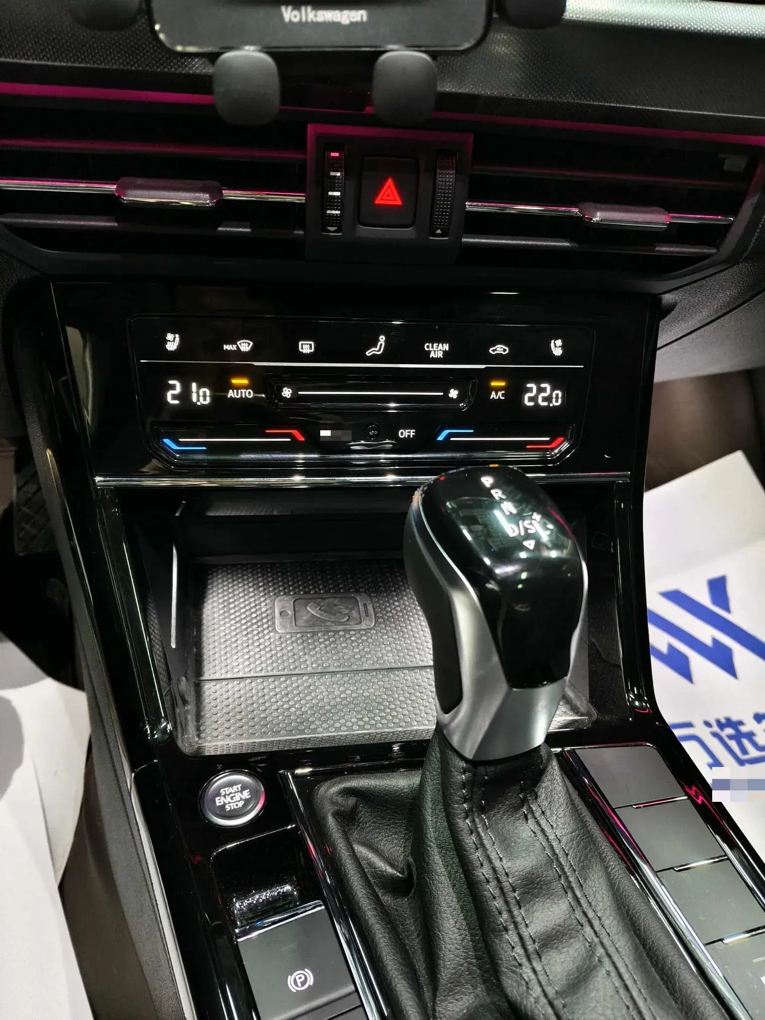 2024 VOLKSWAGEN PASSAT thumbnail 3