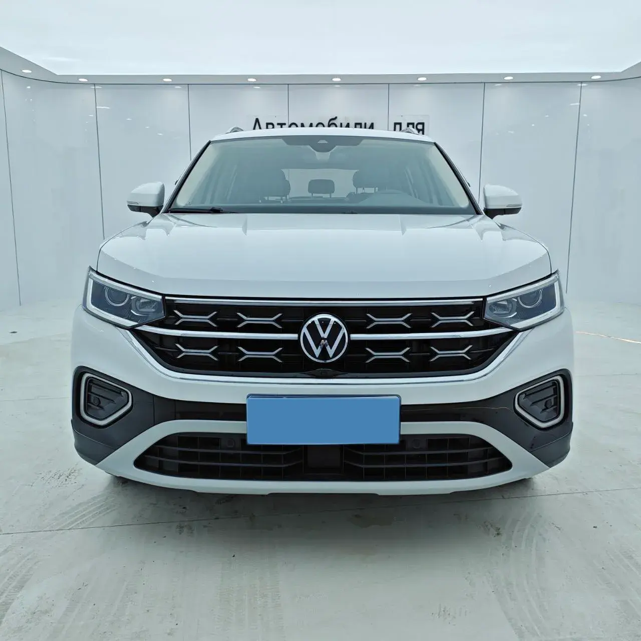 2023 VOLKSWAGEN TAYRON thumbnail 3