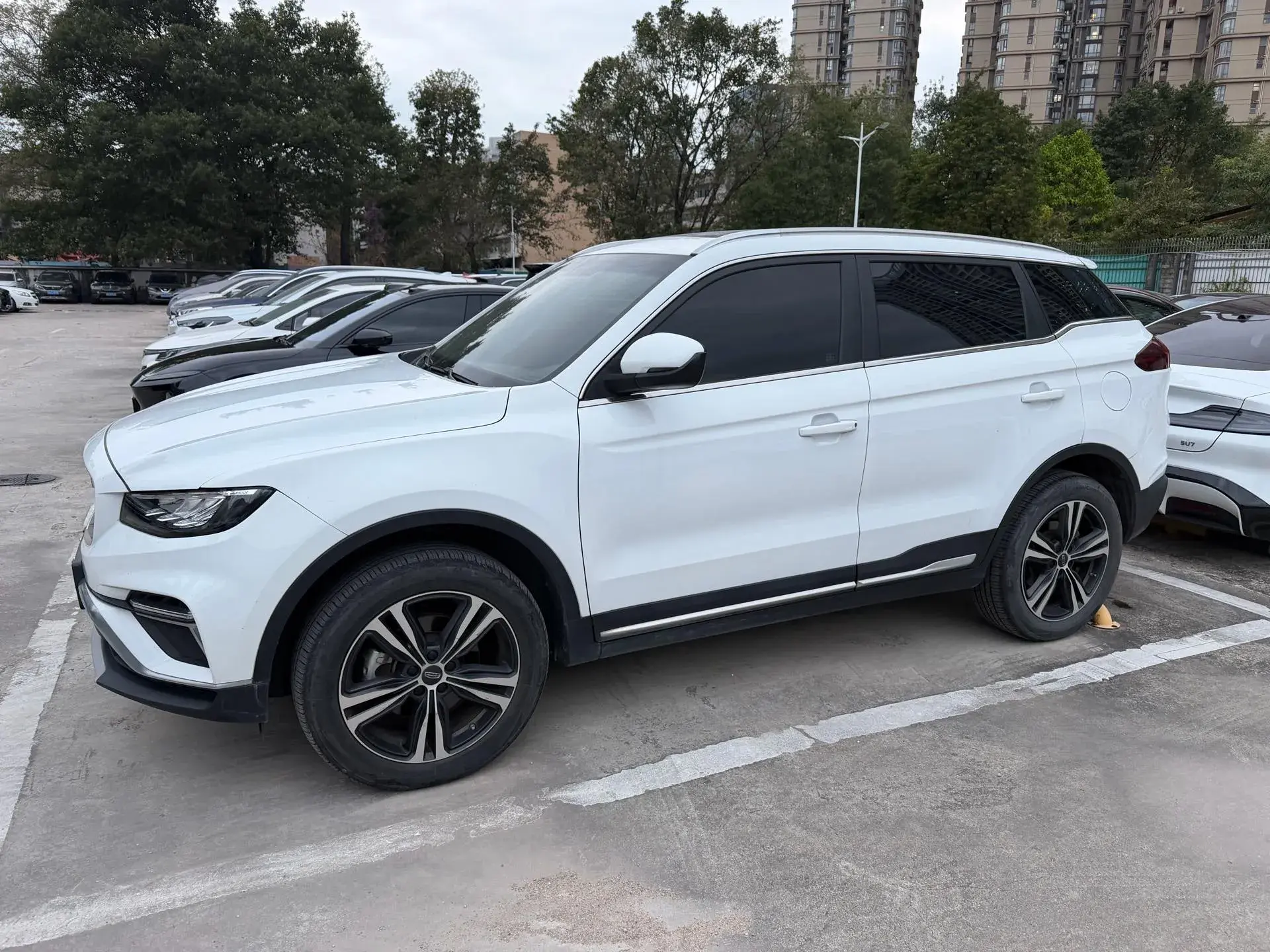 2022 GEELY AZKARRA thumbnail 3