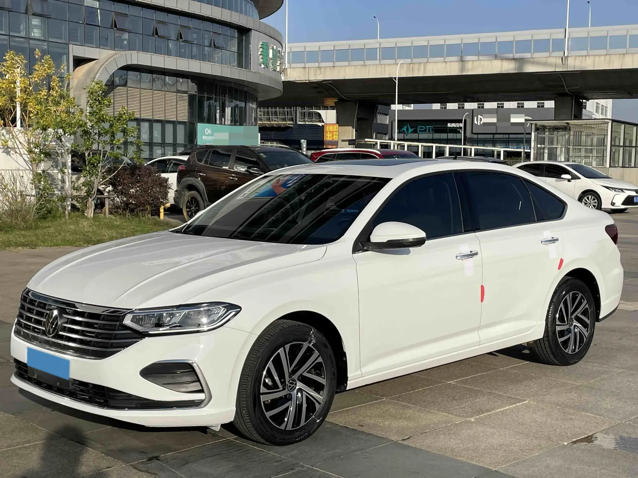 2023 VOLKSWAGEN LAVIDA view 1