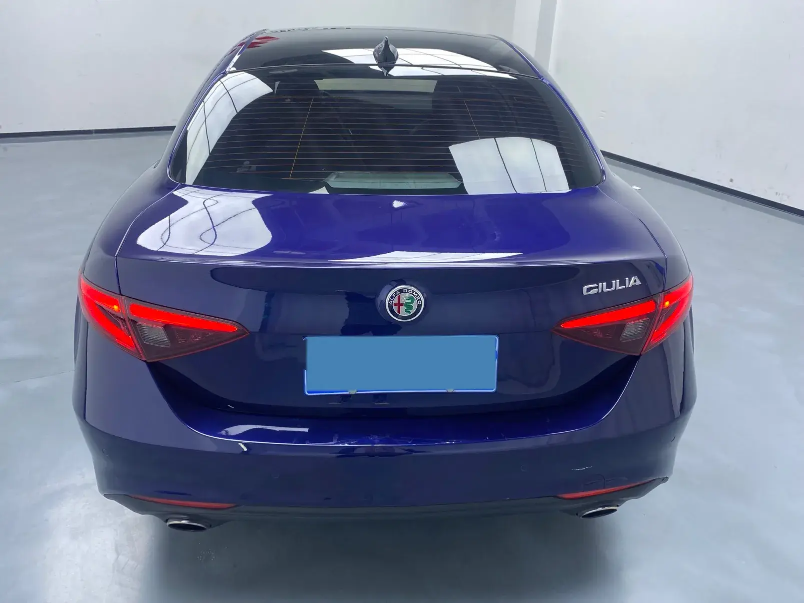 2017 ALFA ROMEO thumbnail 3