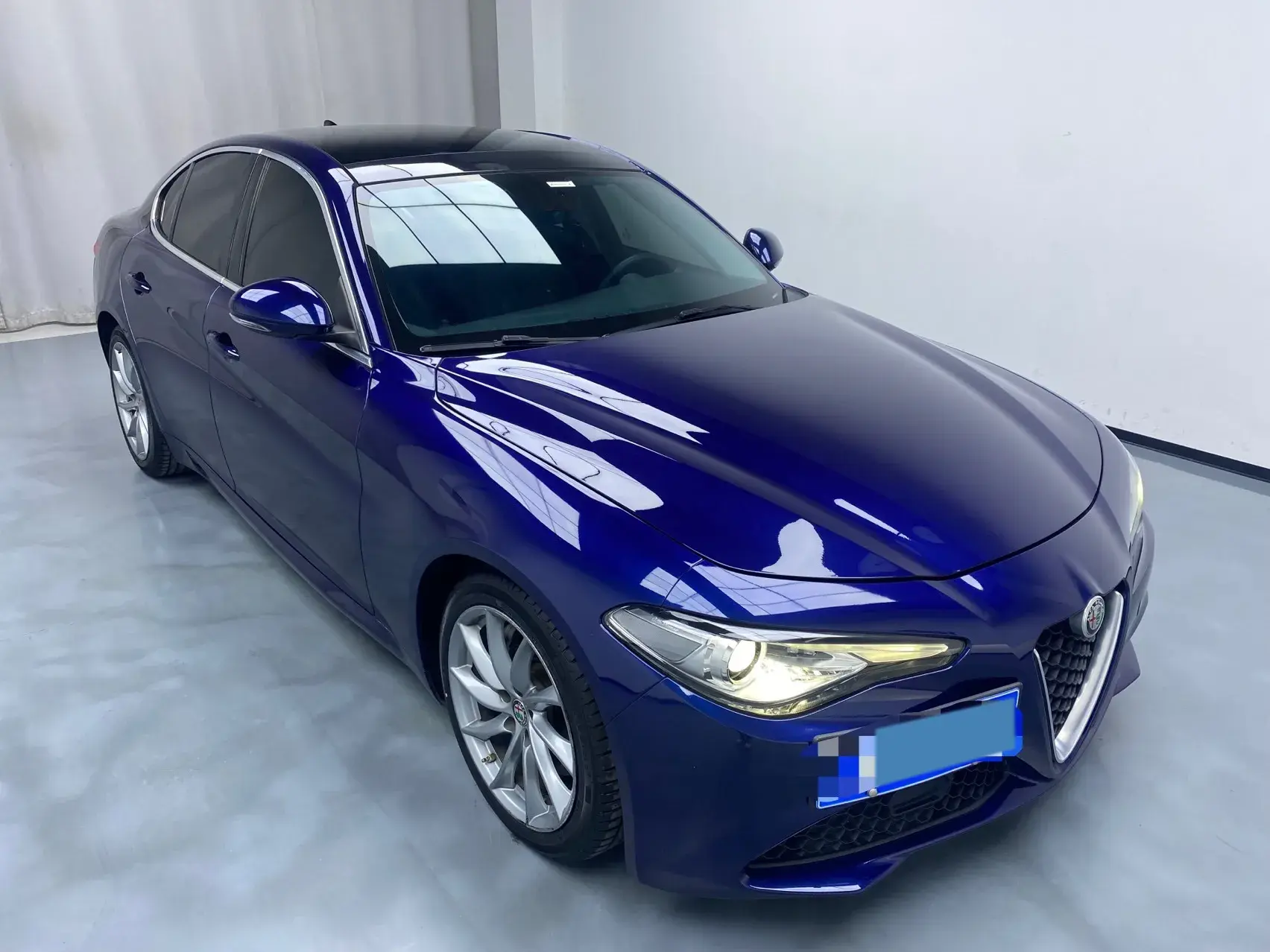 2017 ALFA ROMEO thumbnail 2