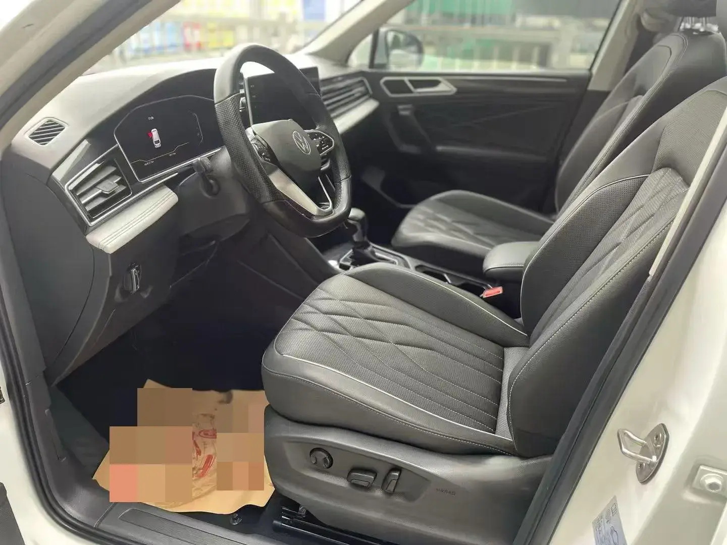 2023 VOLKSWAGEN TIGUAN thumbnail 4