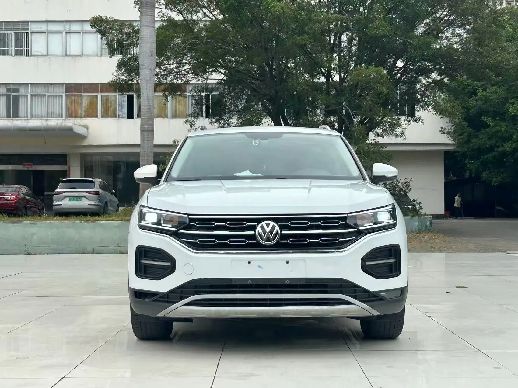 2019 VOLKSWAGEN TAYRON thumbnail 2