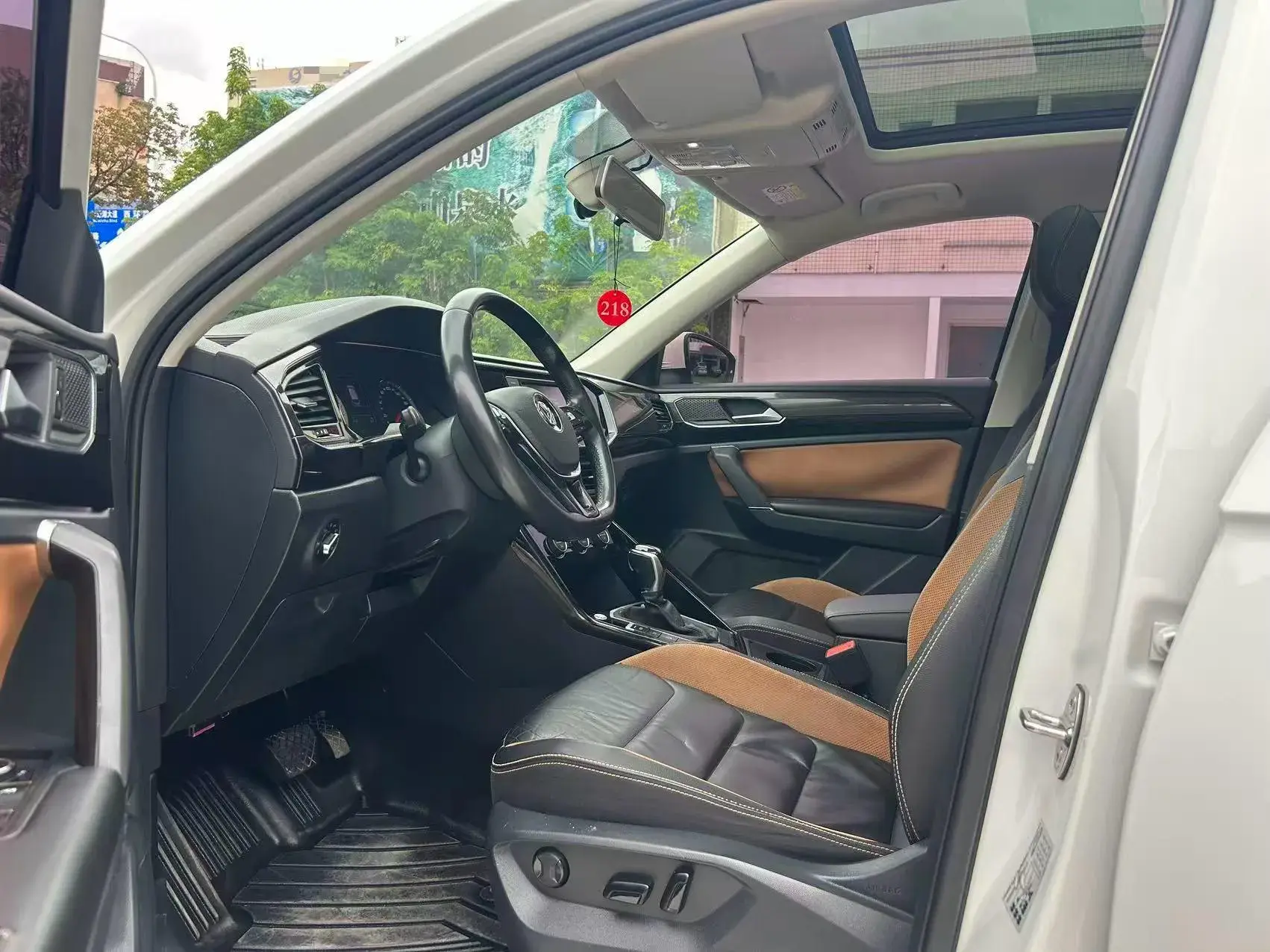 2019 VOLKSWAGEN TAYRON thumbnail 4