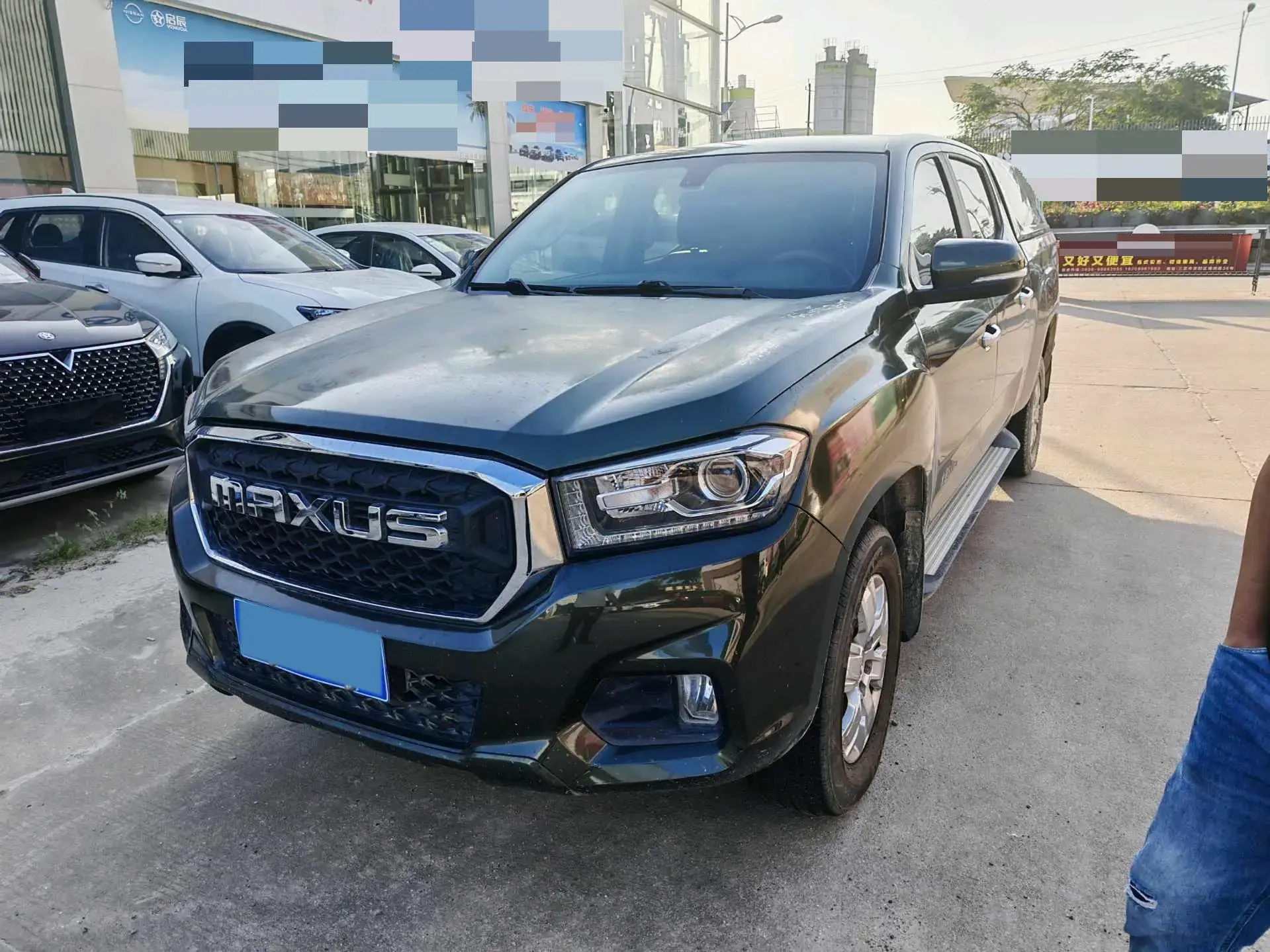 2019 MAXUS T70 view 1