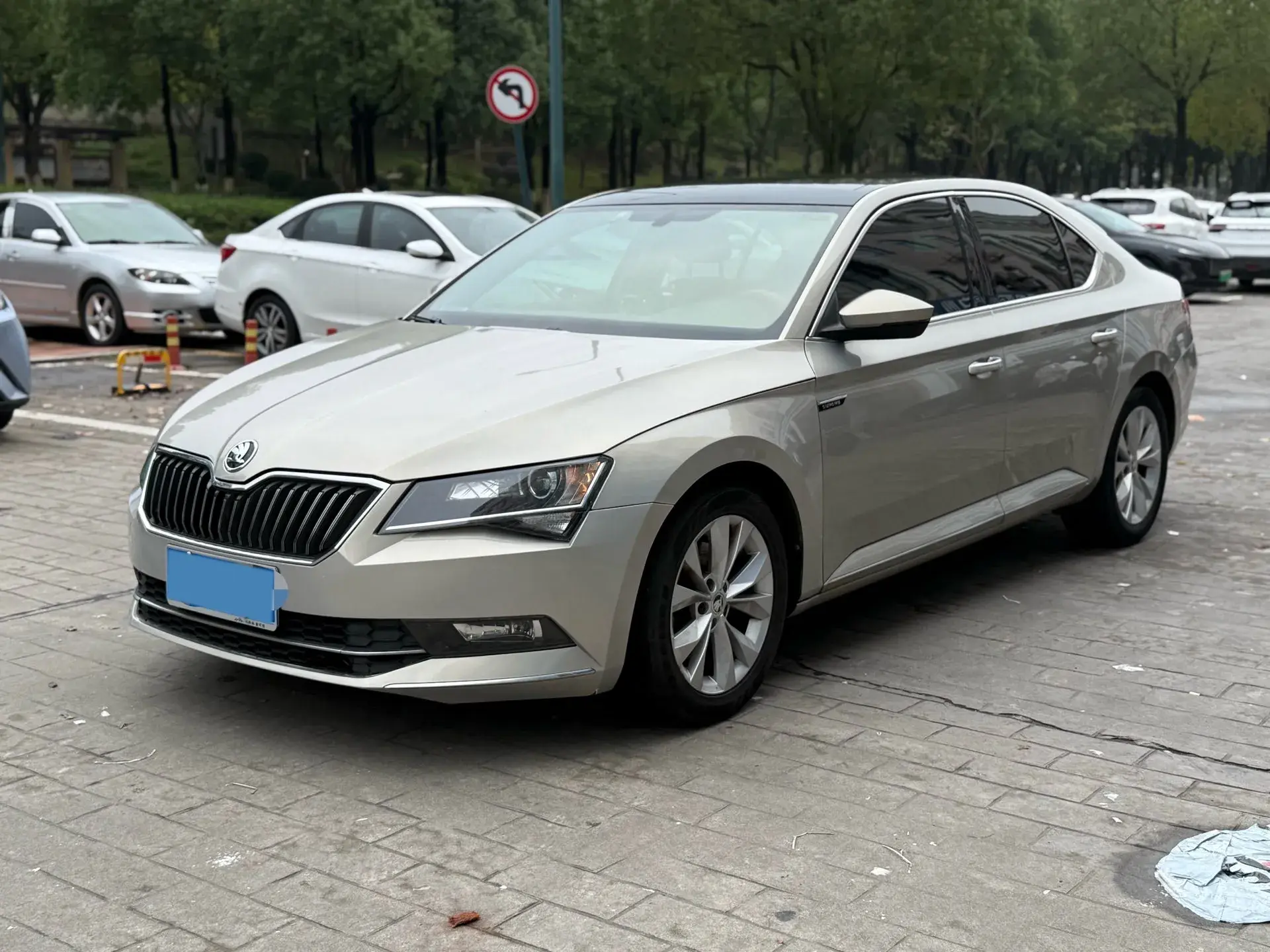 2018 SKODA SUPERB view 1