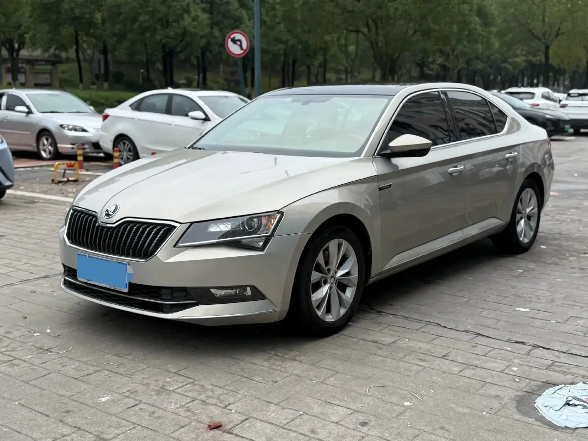 2018 Skoda Superb 1.8T 180HP L4 7DCT