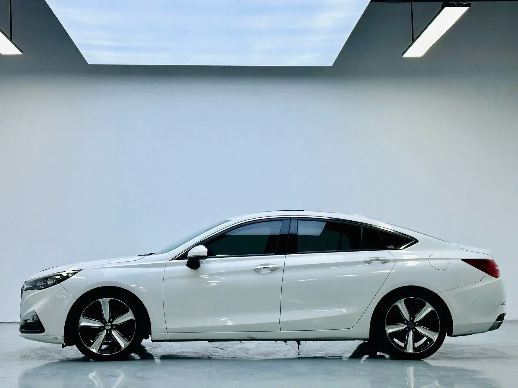 2019 HONGQI H5 thumbnail 3