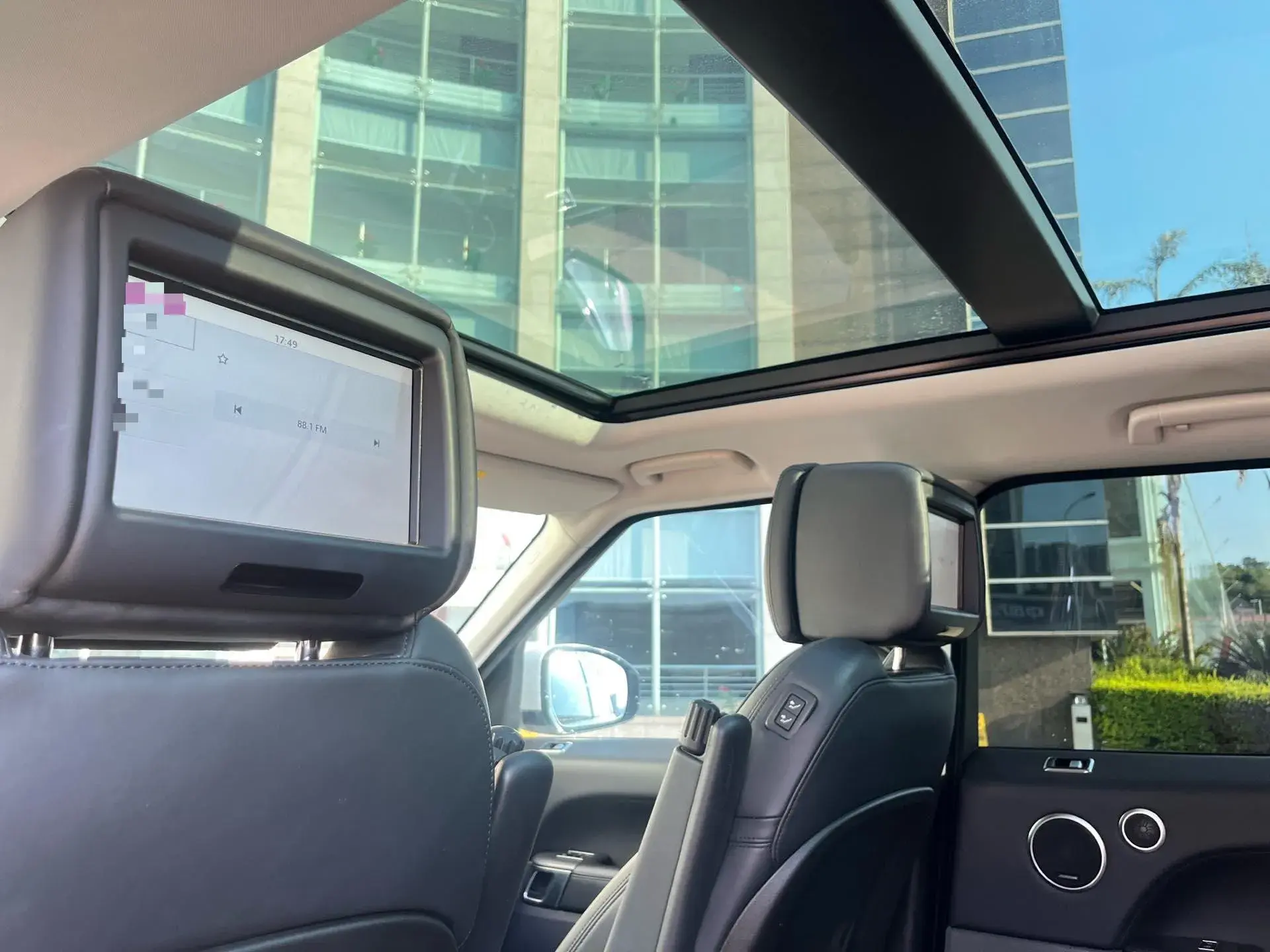 2018 LAND ROVER thumbnail 2