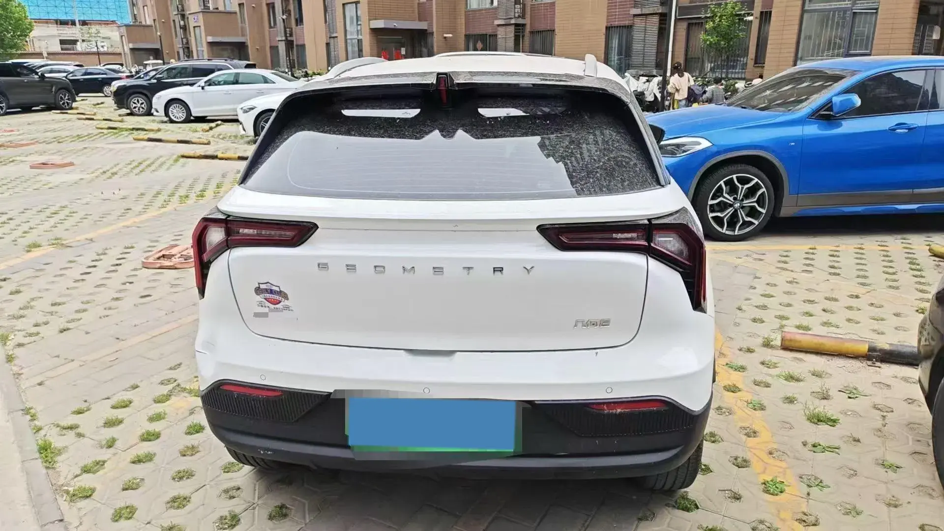 2023 GEOMETRY E thumbnail 3