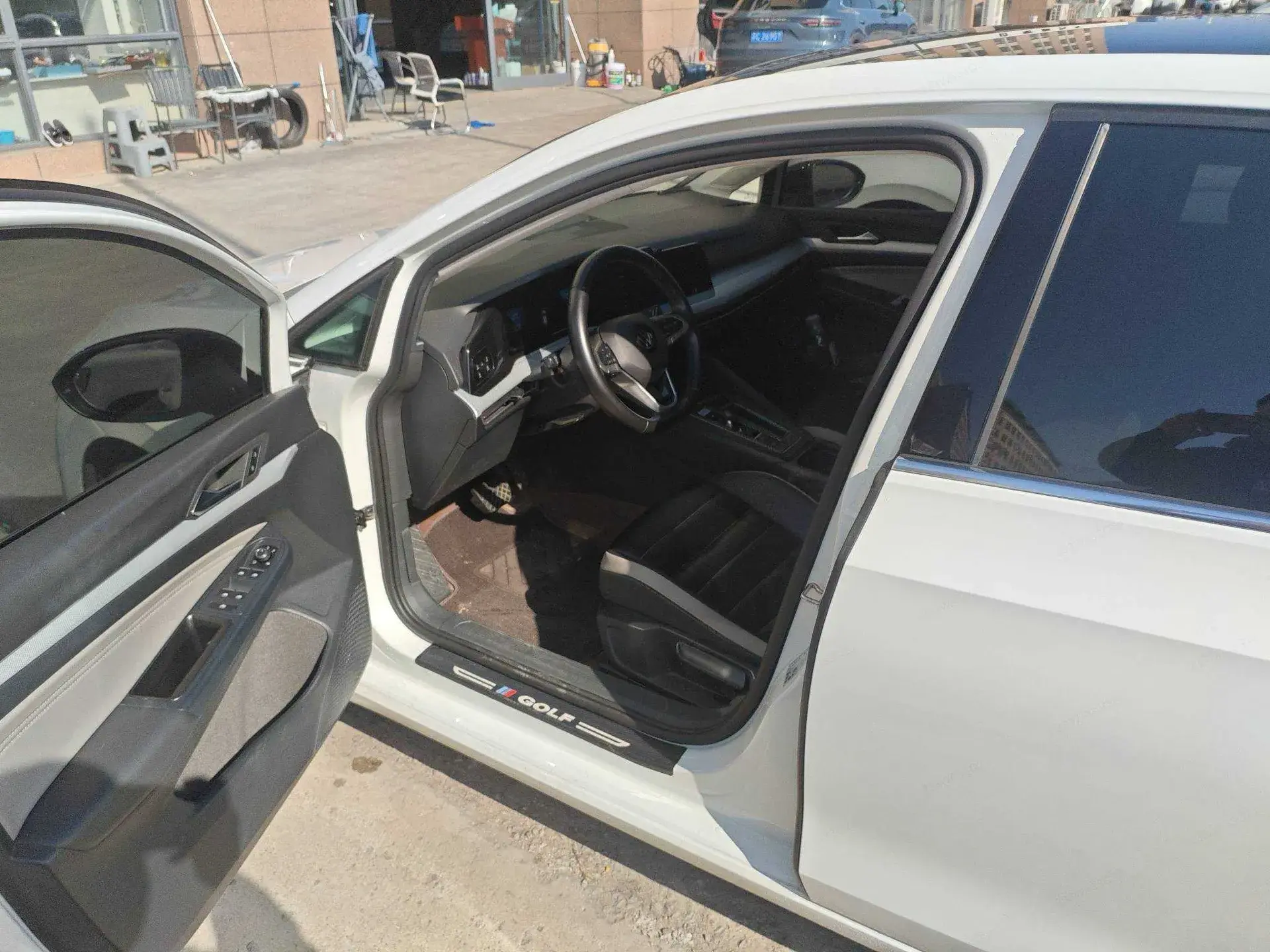 2021 VOLKSWAGEN GOLF thumbnail 3