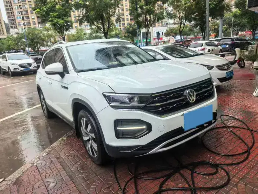 2022 VOLKSWAGEN TAYRON thumbnail 3