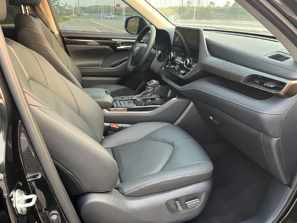 2023 Toyota Highlander 2.5L 189HP L4 E-CVT Hybrid,autocango,china used car exporter,china ev exporter,chinese used car exporter,chinese used ev exporter