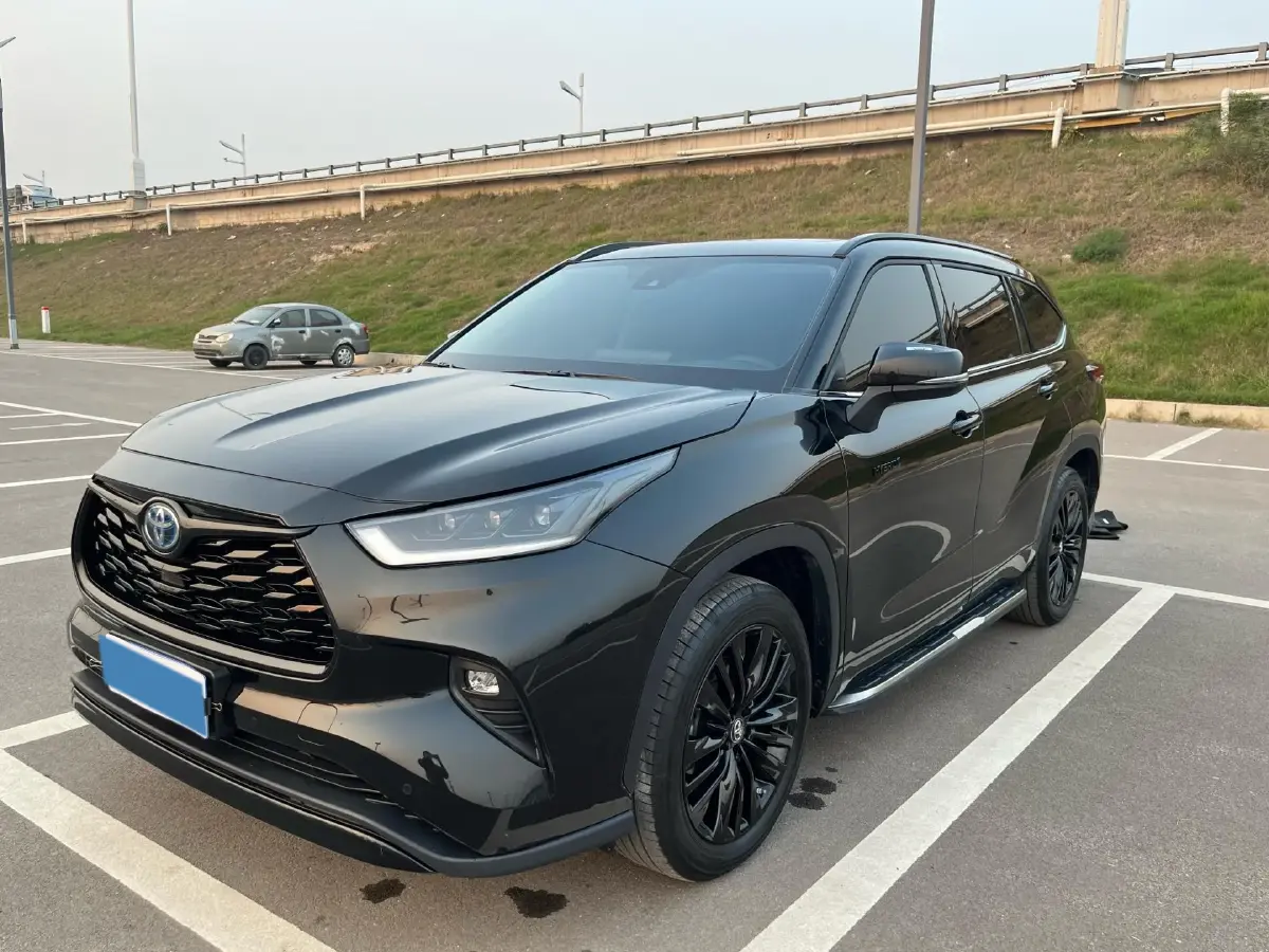 2023 Toyota Highlander 2.5L 189HP L4 E-CVT Hybrid